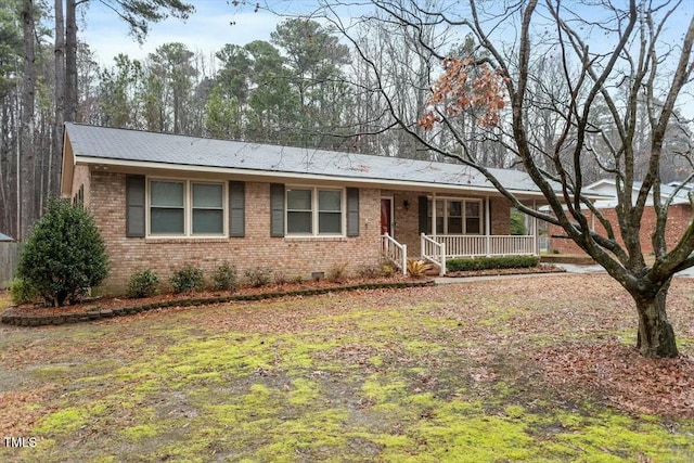 ranch-style house featuring covered porch