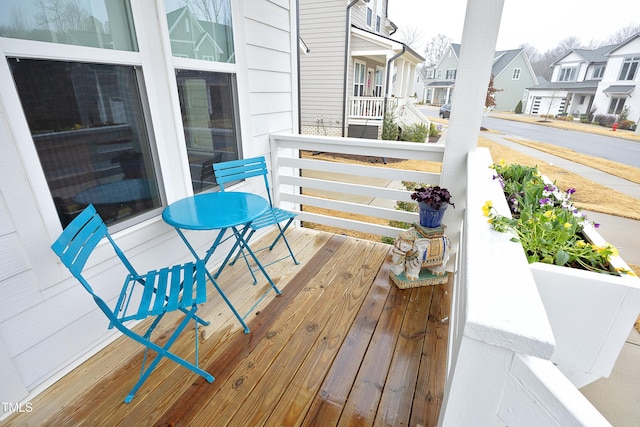 balcony featuring covered porch