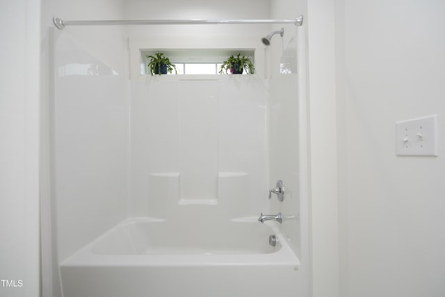 bathroom with washtub / shower combination