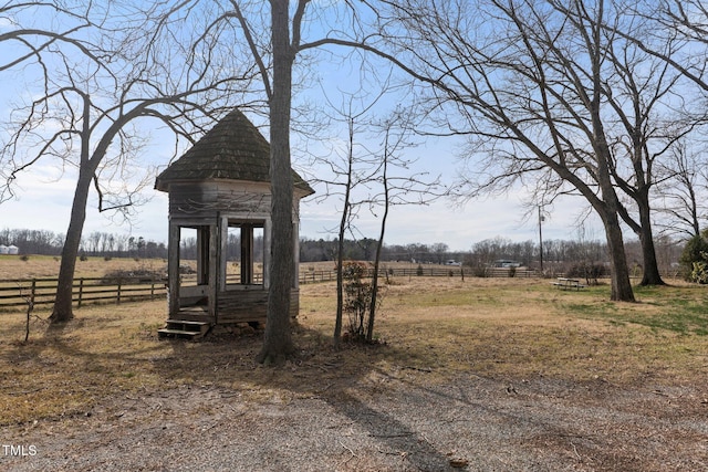 view of yard featuring a rural view