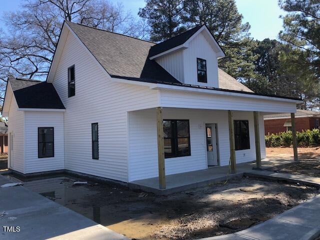 view of front facade featuring a porch