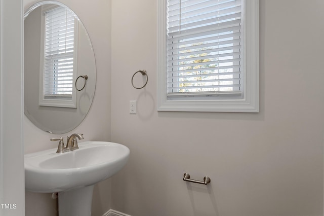 bathroom featuring sink