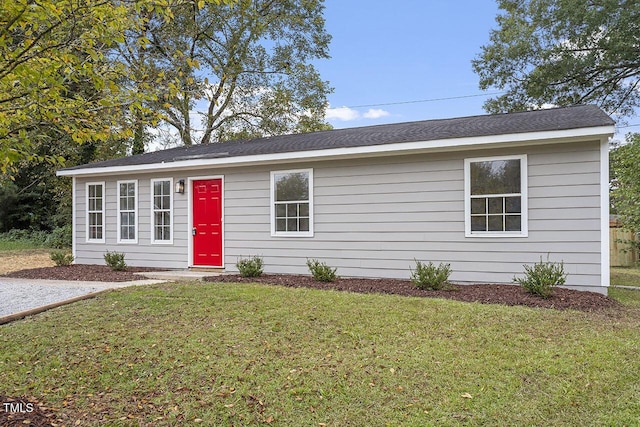 single story home featuring a front lawn