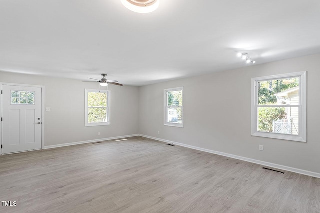 unfurnished room featuring light hardwood / wood-style flooring and ceiling fan