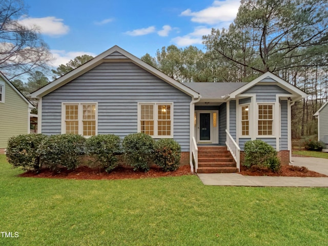 view of front of house featuring a front yard