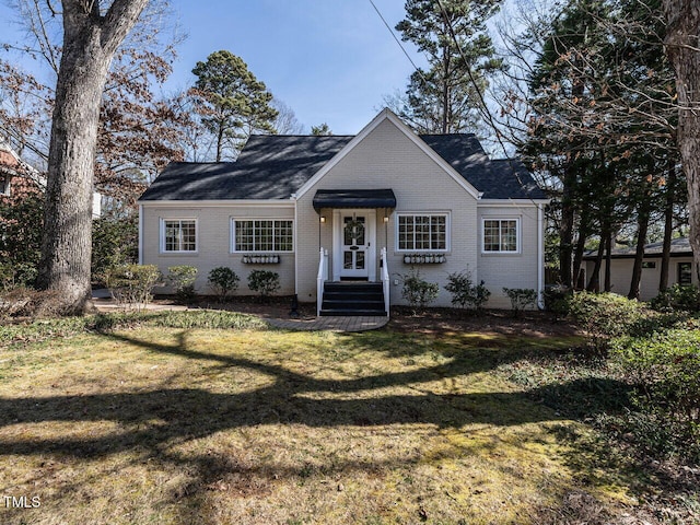 view of front facade featuring a front yard and brick siding