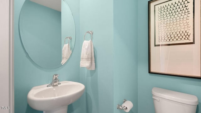 bathroom featuring sink and toilet