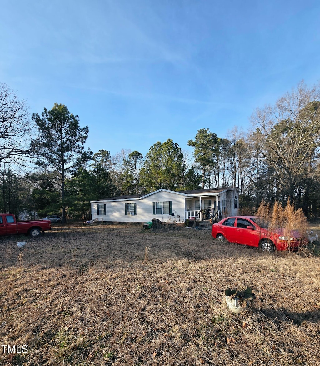 manufactured / mobile home featuring covered porch