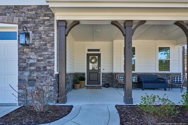 property entrance with a porch and outdoor lounge area