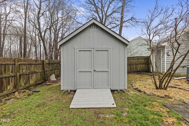 view of outdoor structure featuring a yard