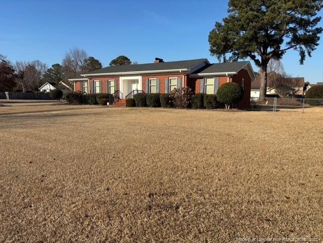 ranch-style house with a front yard