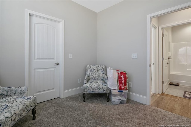 living area with carpet