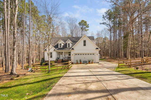 view of front of property featuring covered porch and a front yard