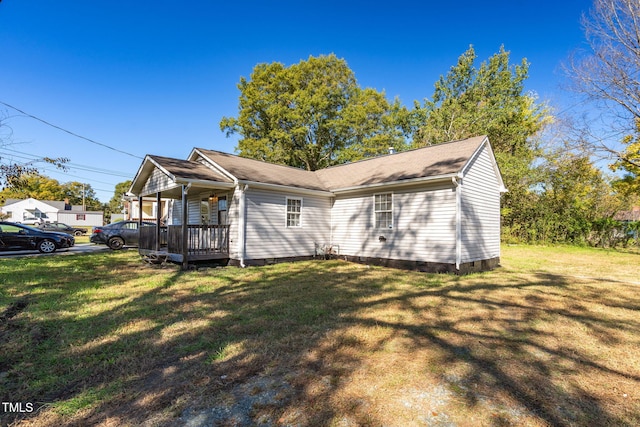 view of front of house with a porch and a front yard