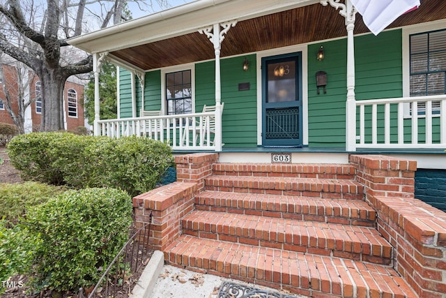 entrance to property featuring covered porch