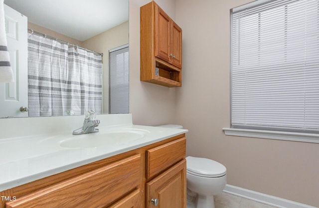 full bath featuring toilet, vanity, a shower with curtain, baseboards, and tile patterned floors