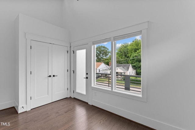 unfurnished bedroom featuring dark wood-type flooring and a closet