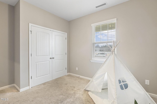 rec room with baseboards, visible vents, and carpet flooring