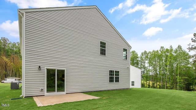 1009 Ocean Ct, Carthage, NC 28327 - rear view of property featuring a patio and a lawn