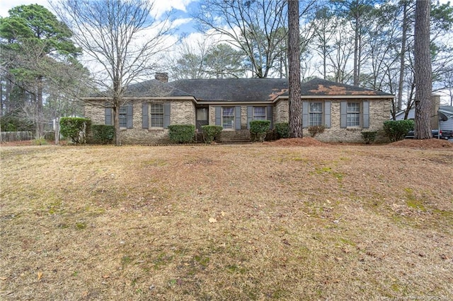 ranch-style house featuring a front lawn