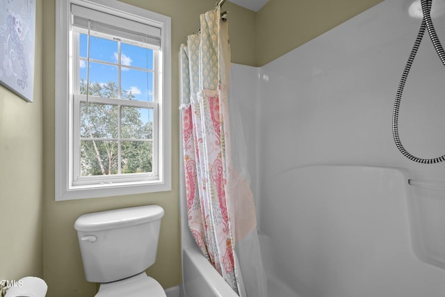 full bathroom featuring toilet and shower / bath combo