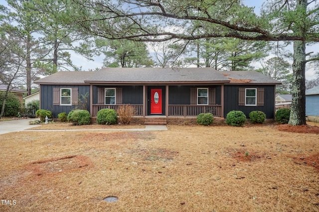 ranch-style house with a porch