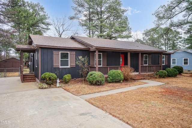 single story home with a porch