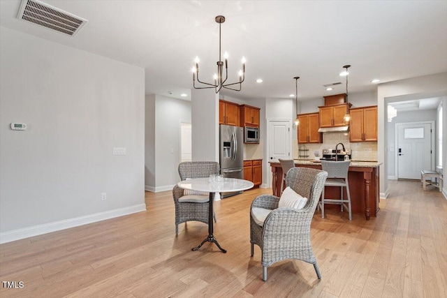 dining room with light wood-type flooring, visible vents, baseboards, and recessed lighting