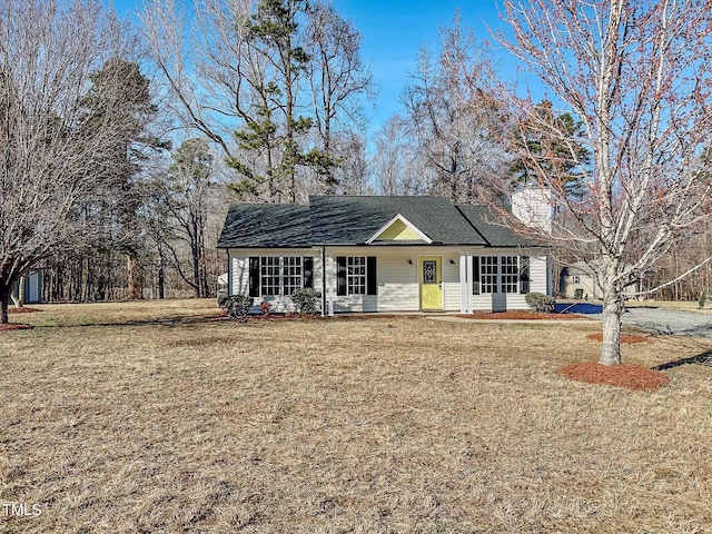 view of front of property with a front lawn