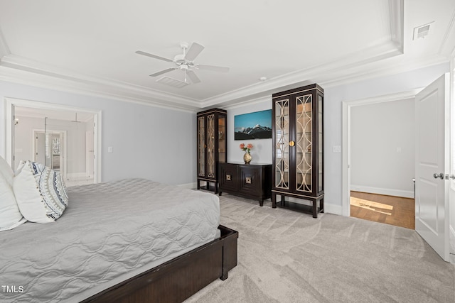 bedroom featuring visible vents, ornamental molding, carpet flooring, baseboards, and ceiling fan