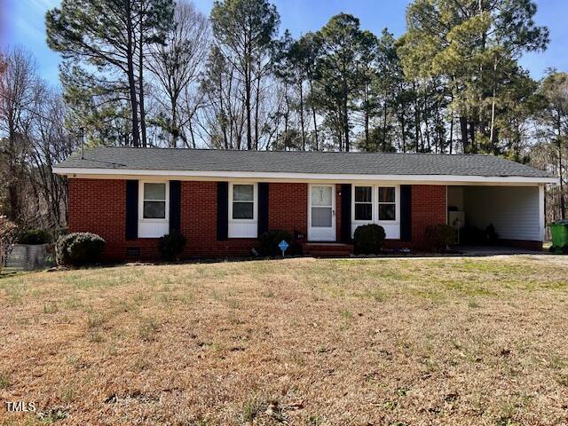 single story home featuring a front lawn and a carport