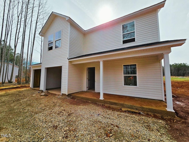 view of front of property with covered porch and a garage