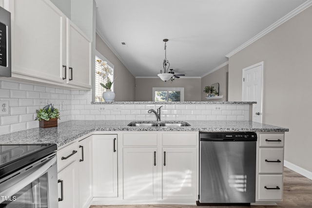 kitchen featuring crown molding, stainless steel appliances, a sink, and white cabinets