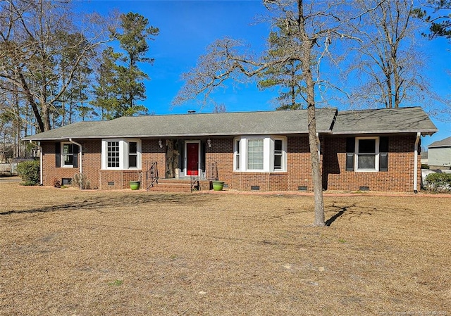 single story home featuring a front lawn