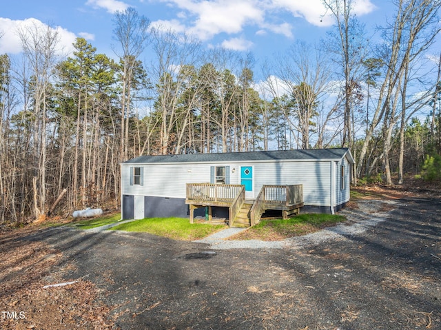 manufactured / mobile home featuring a wooden deck