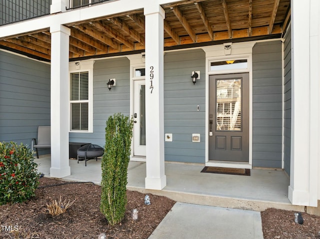 entrance to property featuring a porch