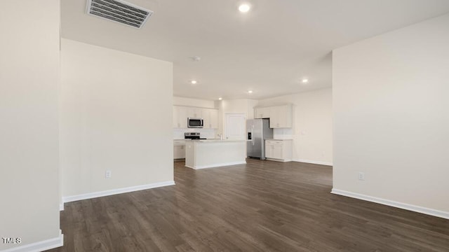 unfurnished living room featuring dark wood-style flooring, recessed lighting, visible vents, and baseboards