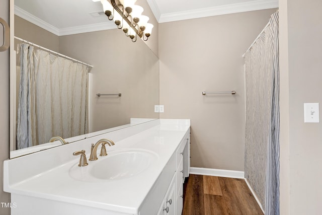 full bath featuring wood finished floors, visible vents, vanity, baseboards, and ornamental molding