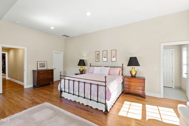 bedroom with light wood-style flooring, visible vents, baseboards, and recessed lighting