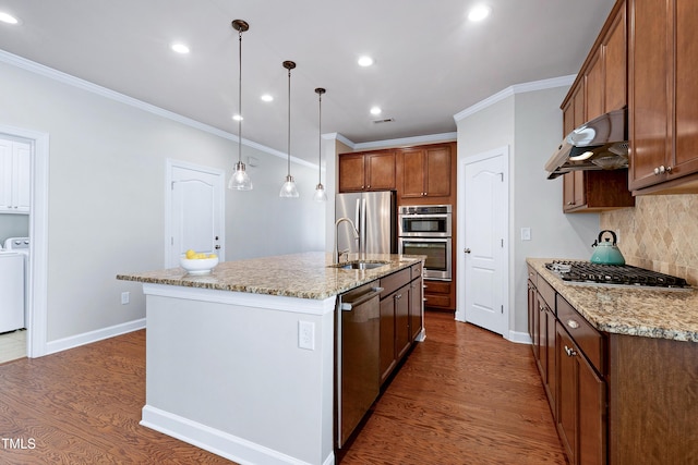 kitchen with dark wood-type flooring, a kitchen island with sink, stainless steel appliances, and hanging light fixtures