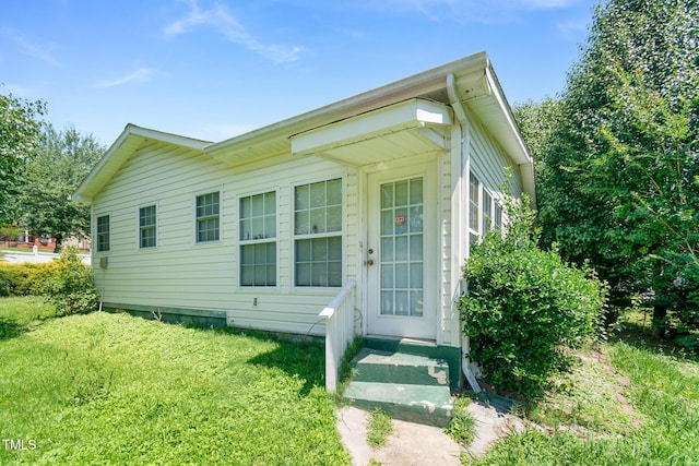 811 Queens St NW, Lenoir, NC 28645 - view of front of house with entry steps and a front lawn