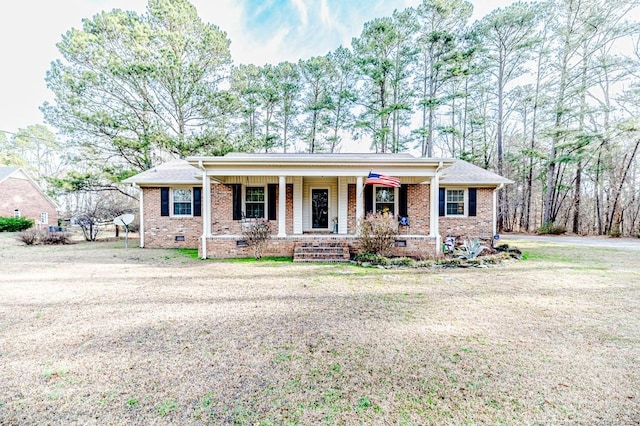 view of front facade featuring covered porch and a front lawn