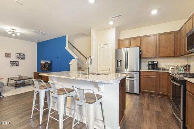 kitchen featuring dark wood-style floors, visible vents, appliances with stainless steel finishes, and a sink