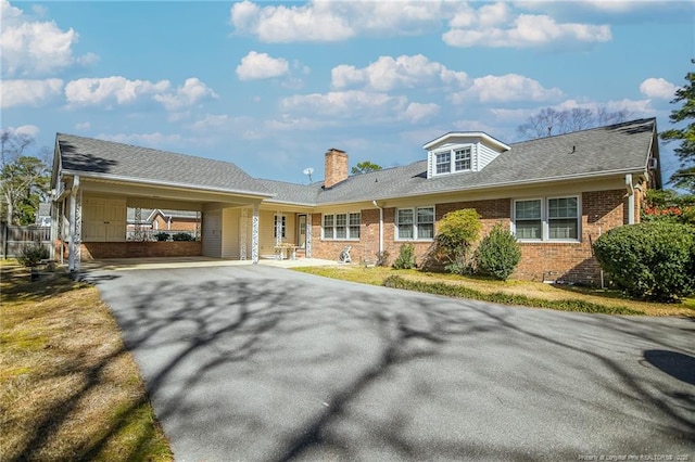 view of front facade featuring a carport