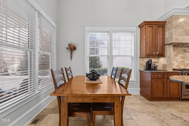 dining room featuring visible vents and baseboards