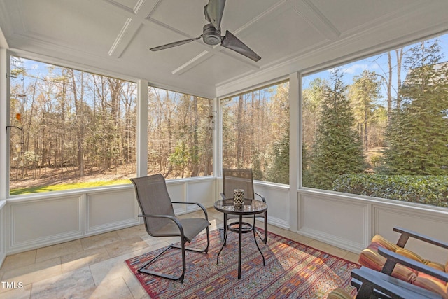 sunroom with ceiling fan