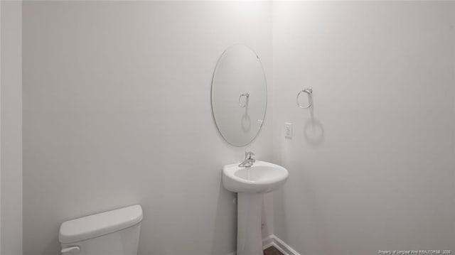 bathroom featuring toilet