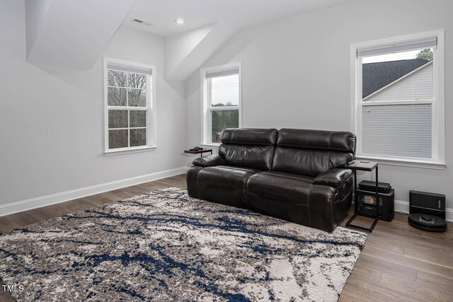 living room featuring visible vents, recessed lighting, baseboards, and wood finished floors