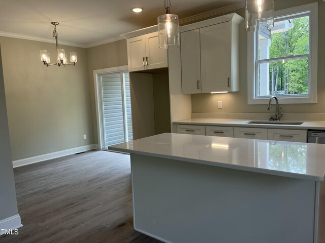 162 Kirkwall Ln, Selma, NC 27576 - kitchen featuring dark wood-style flooring, a notable chandelier, a sink, white cabinets, and ornamental molding
