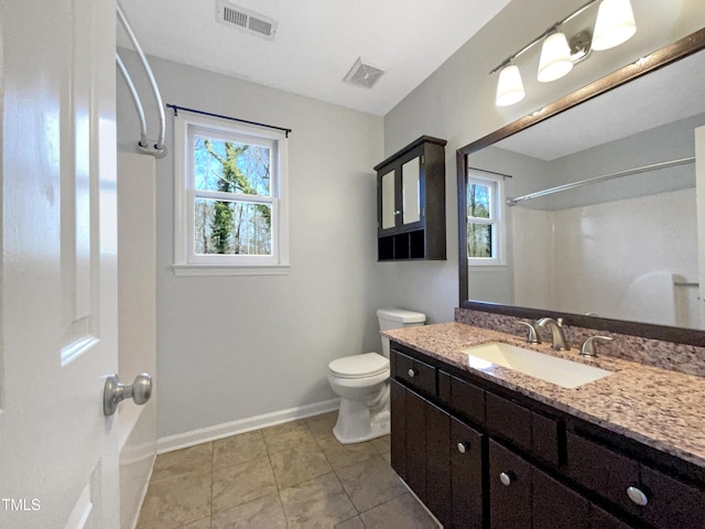 full bath with a healthy amount of sunlight, baseboards, and visible vents